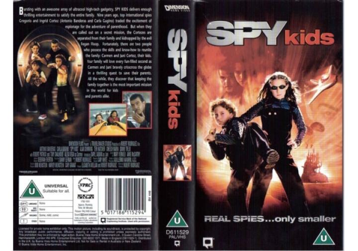 Daryl Sabara and Alexa PenaVega in Spy Kids (2001)