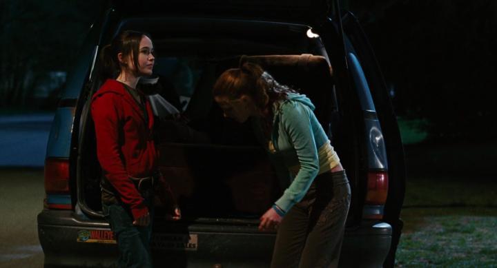 Elliot Page and Olivia Thirlby in Juno (2007)