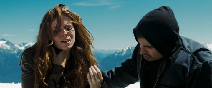 Kate Mara and Michael Peña in Shooter (2007)