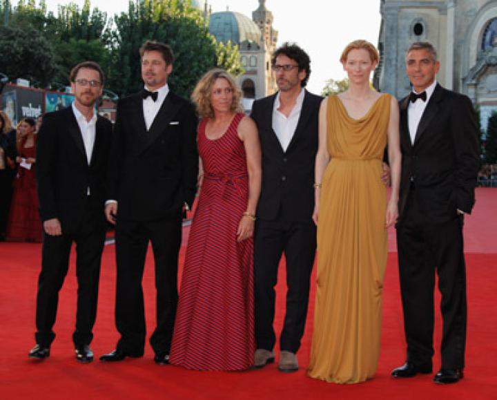Brad Pitt, George Clooney, Frances McDormand, Ethan Coen, Joel Coen, and Tilda Swinton at an event for Burn After Reading (2008)
