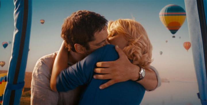 Katherine Heigl and Gerard Butler in The Ugly Truth (2009)