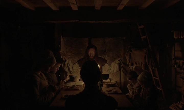 Kate Dickie, Ralph Ineson, Lucas Dawson, Harvey Scrimshaw, Ellie Grainger, and Anya Taylor-Joy in The Witch (2015)