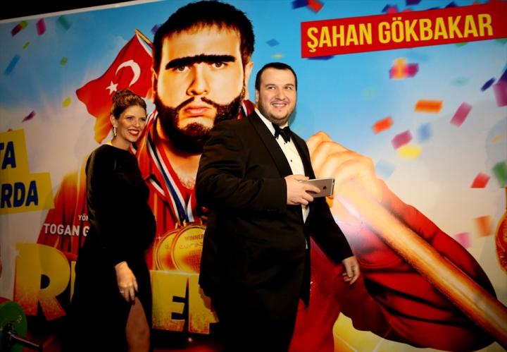 Sahan Gökbakar and Selin Ortaçli at an event for Recep Ivedik 5 (2017)