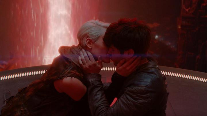 Cameron Cuffe and Wallis Day in Krypton (2018)