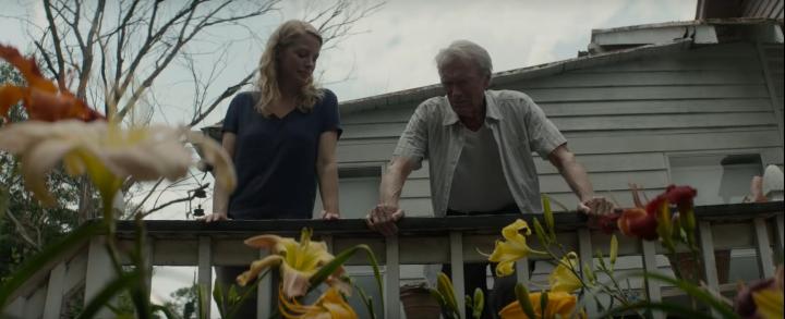 Clint Eastwood and Alison Eastwood in The Mule (2018)