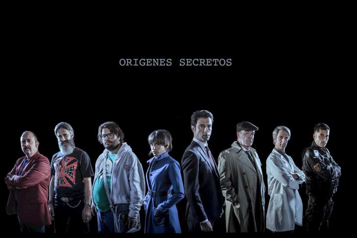 Ernesto Alterio, Antonio Resines, Leonardo Sbaraglia, Álex García, Verónica Echegui, Carlos Areces, Javier Rey, and Brays Efe in Unknown Origins (2020)