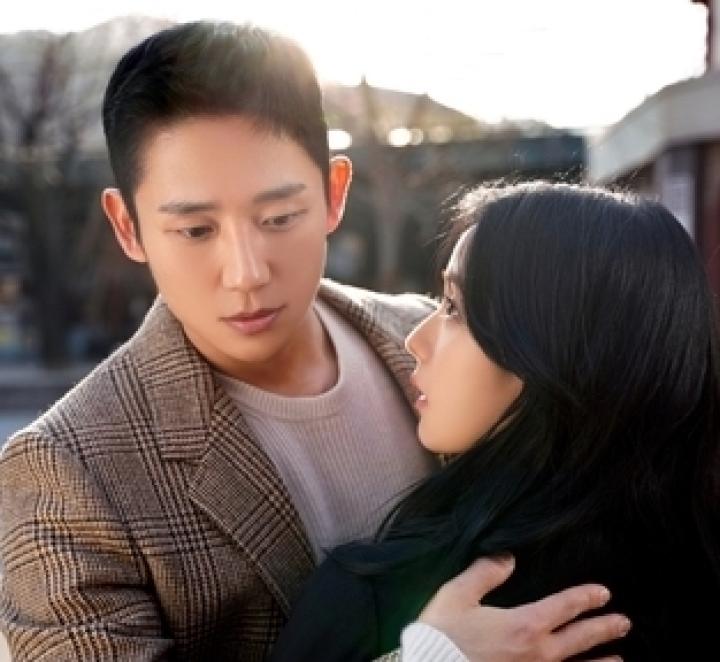Jisoo Kim and Jung Hae-In in Snowdrop (2021)