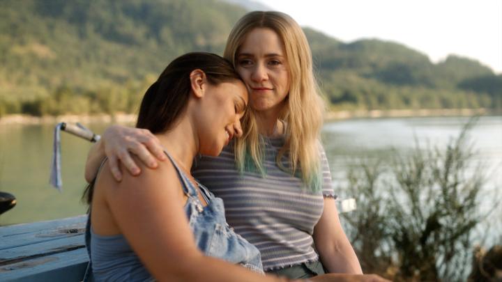 Sara Tomko and Alice Wetterlund in Old Friends (2022)