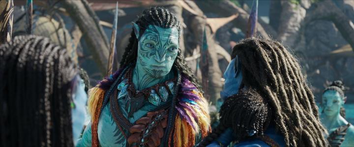 Cliff Curtis, Zoe Saldana, and Sam Worthington in Avatar: The Way of Water (2022)