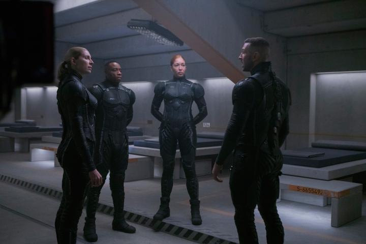 Pablo Schreiber, Bentley Kalu, Kate Kennedy, and Natasha Culzac in Halo (2022)