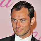 Jude Law به عنوان The Manager