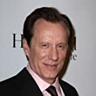 James Woods به عنوان Lester Diamond