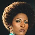 Pam Grier به عنوان Jackie Brown