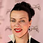 Debi Mazar به عنوان Sandy