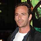 Luke Perry به عنوان Fred Andrews