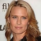 Robin Wright به عنوان Queen Isabelle