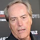 Powers Boothe به عنوان Judge Valentine 'Wall' Hatfield