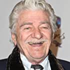 Seymour Cassel به عنوان Mr. Shackleford