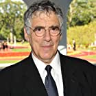 Elliott Gould به عنوان Self - Guest Star