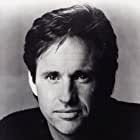 Robert Hays به عنوان Blaine Riker