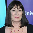 Anjelica Huston به عنوان Diane