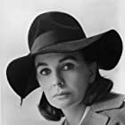 Jean Simmons به عنوان Grandma Sophie