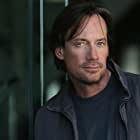 Kevin Sorbo به عنوان Winston Mills