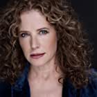 Nancy Travis به عنوان Donna Hodges