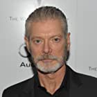 Stephen Lang به عنوان Archbishop