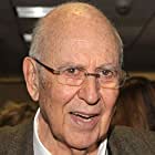 Carl Reiner به عنوان Saul Bloom