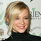 Amy Smart به عنوان Julie Harbor