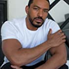 Laz Alonso به عنوان Carlos