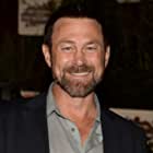 Grant Bowler به عنوان Herb Morris