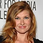 Connie Britton به عنوان Victoria Lasseter