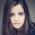 Holly Earl به عنوان Aggie Pickett