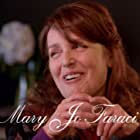 Mary Jo Faraci به عنوان Social Worker