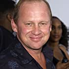 Peter Firth به عنوان Lord Northcliffe