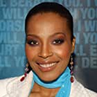 Nona Gaye به عنوان Lola Jackson