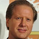 Darrell Hammond به عنوان Father Muldoon