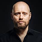 Aksel Hennie به عنوان Alex Vogel