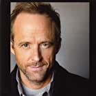 John Benjamin Hickey به عنوان Capt. Royce Tolan