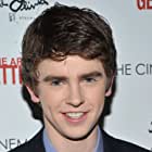 Freddie Highmore به عنوان Jared Grace