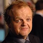 Toby Jones به عنوان Robert Stein