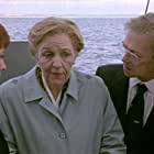 Doreen Mantle به عنوان Joe's Co-Passengers