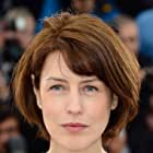 Gina McKee به عنوان Sampson