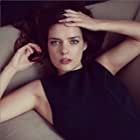 Roxane Mesquida به عنوان Chloé