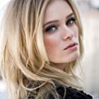 Sara Paxton به عنوان Jill Johnson