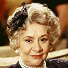 Joan Plowright به عنوان Aunt Lucinda Spiderwick