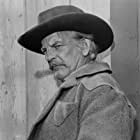 Denver Pyle به عنوان Amos Carruthers