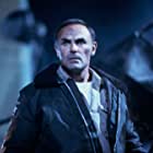 John Saxon به عنوان Lt. Thompson